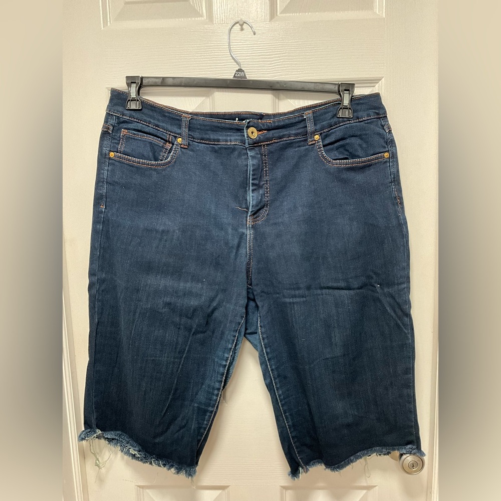 INC International Concepts Denim Shorts Plus Size 18W, Inseam 15”